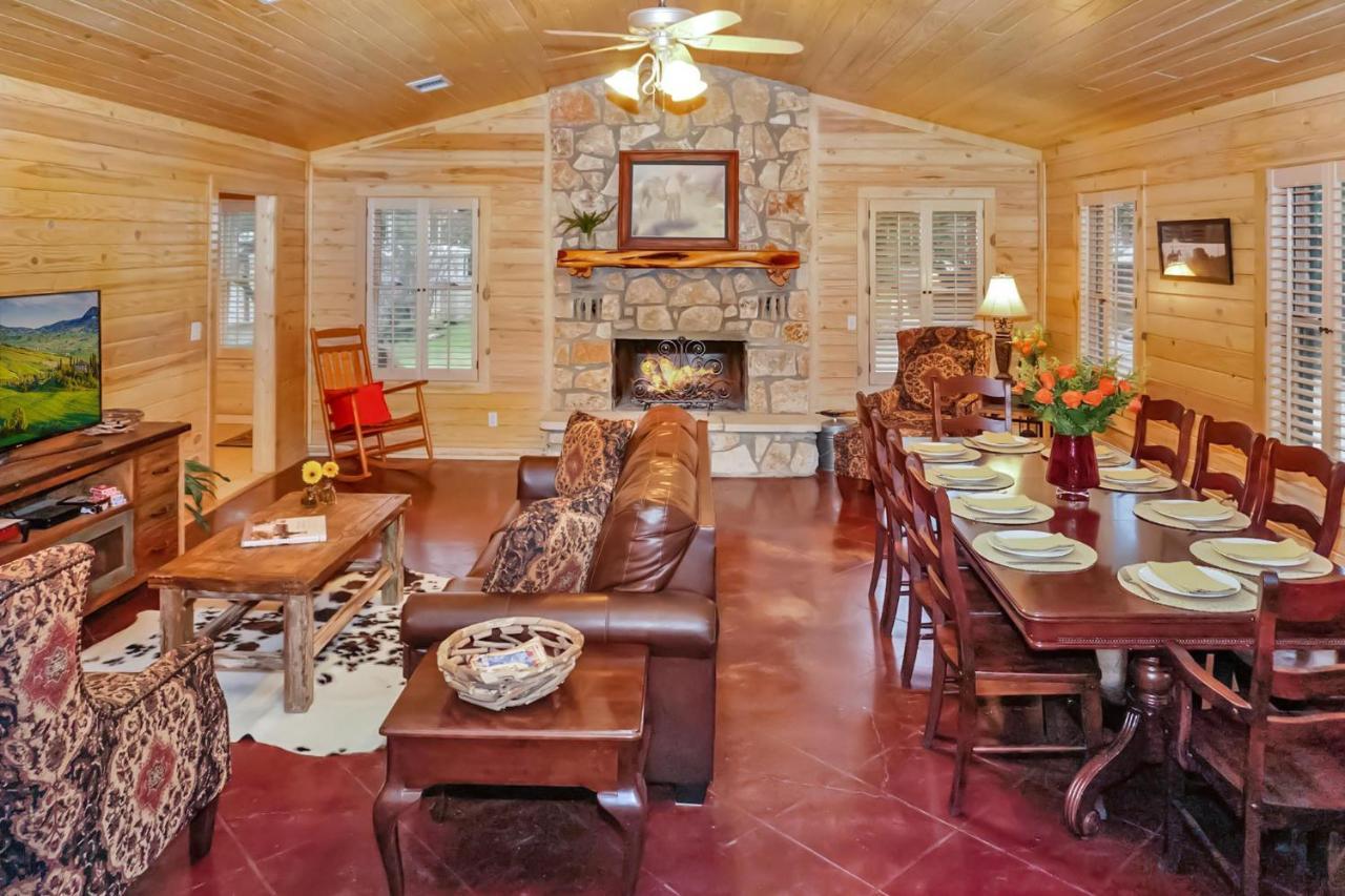 Wimberley Log Cabins Resort And Suites- The Oak Lodge Exteriér fotografie