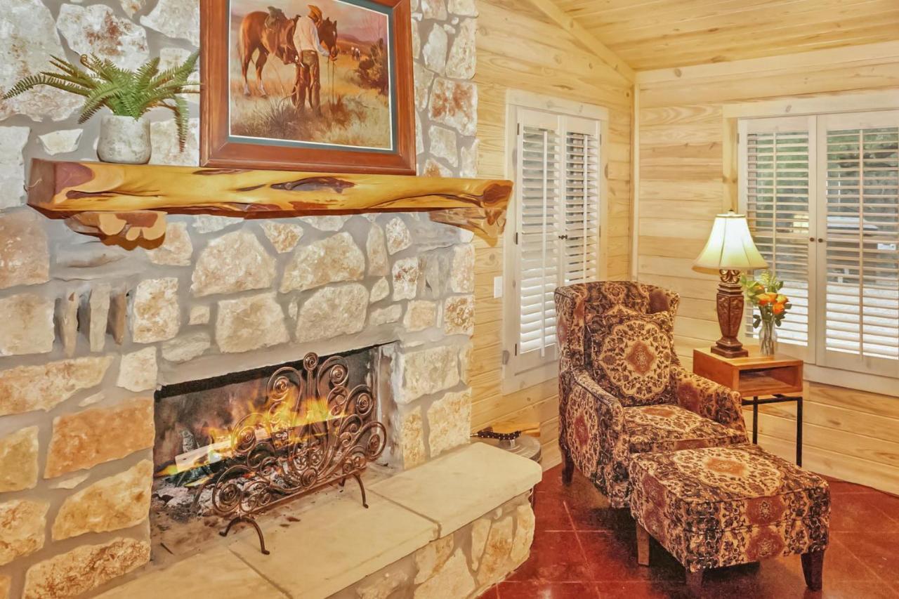 Wimberley Log Cabins Resort And Suites- The Oak Lodge Exteriér fotografie