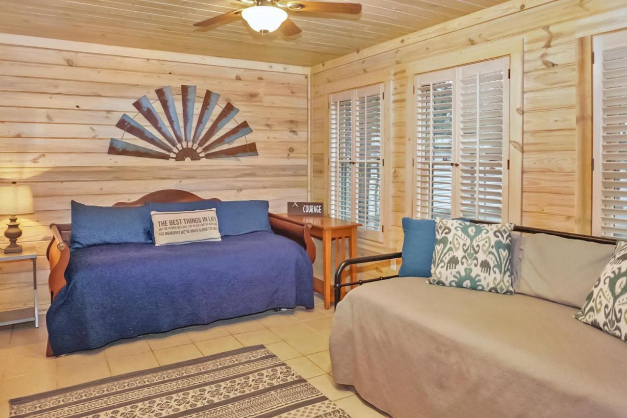 Wimberley Log Cabins Resort And Suites- The Oak Lodge Exteriér fotografie